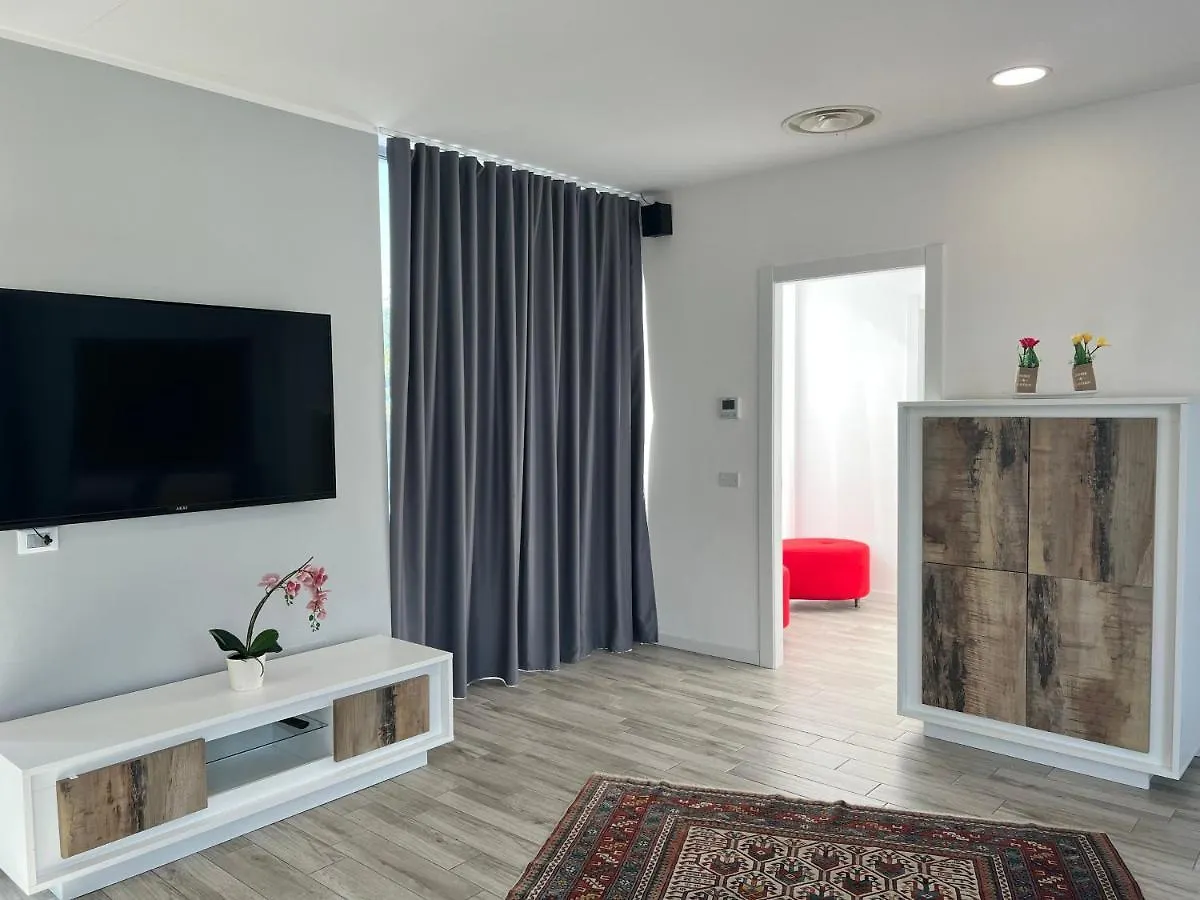 Hotel La Camera Del Testa Matta Travedona Italia