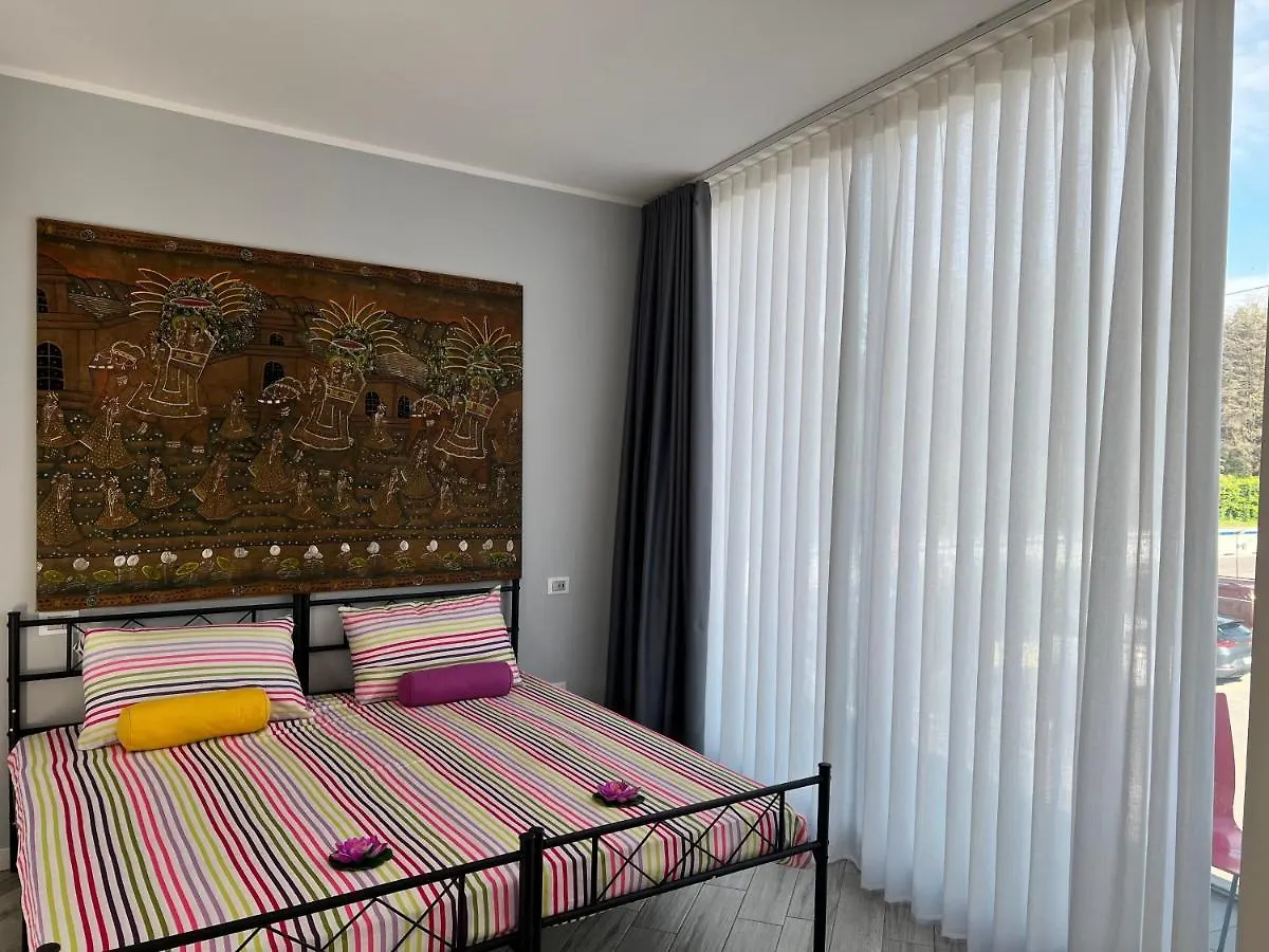 Hotel La Camera Del Testa Matta Travedona Affittacamere
