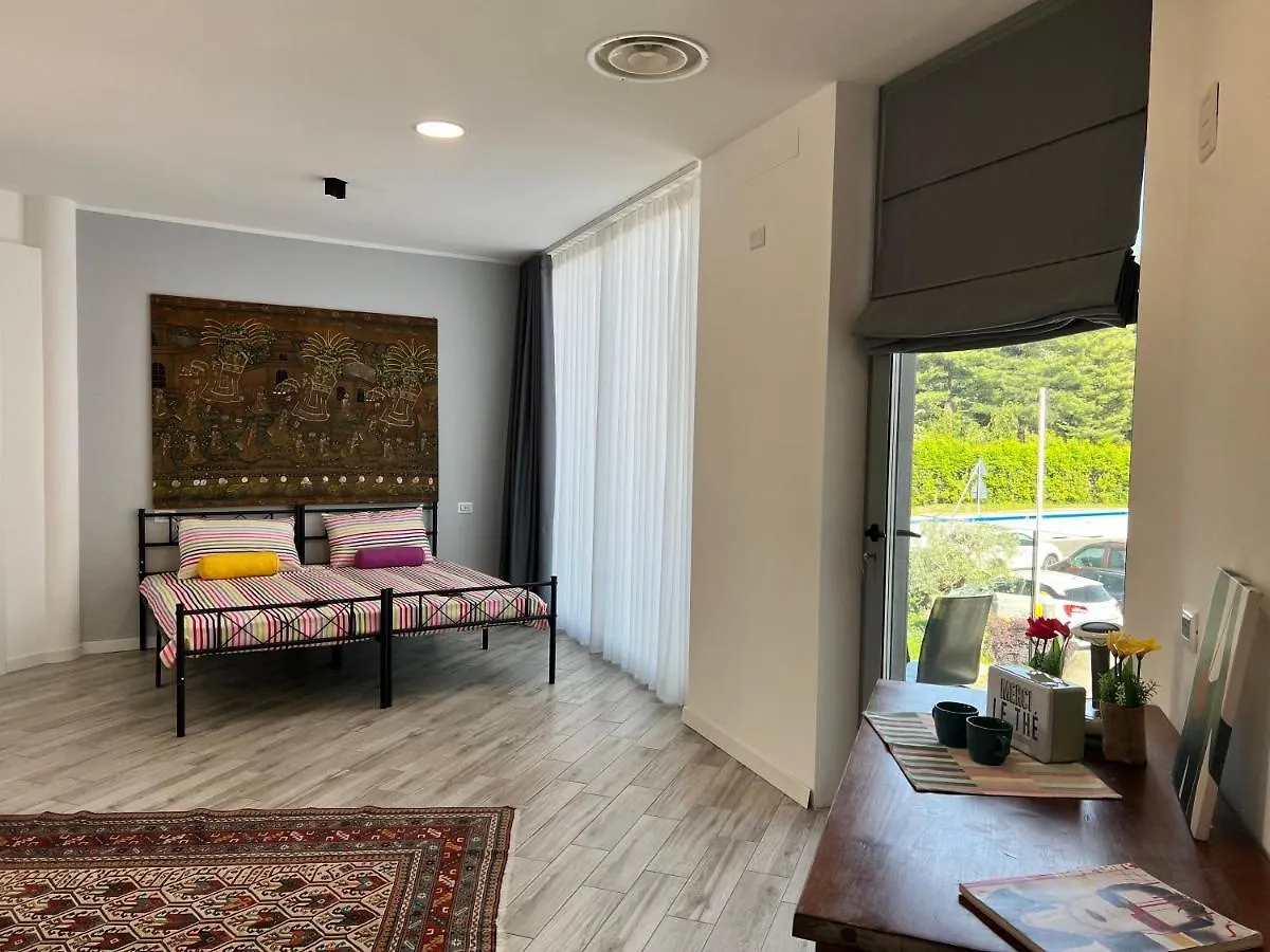 Hotel La Camera Del Testa Matta Travedona Affittacamere